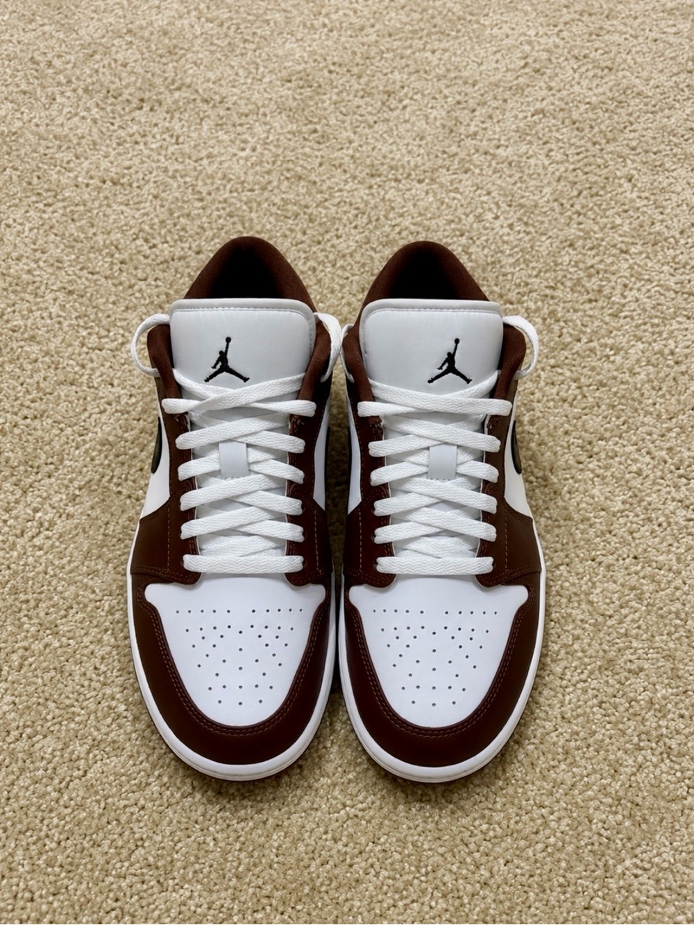 Nike Men’s Low-Top Sneakers in Maroon, White & Black - Picture 3 of 5